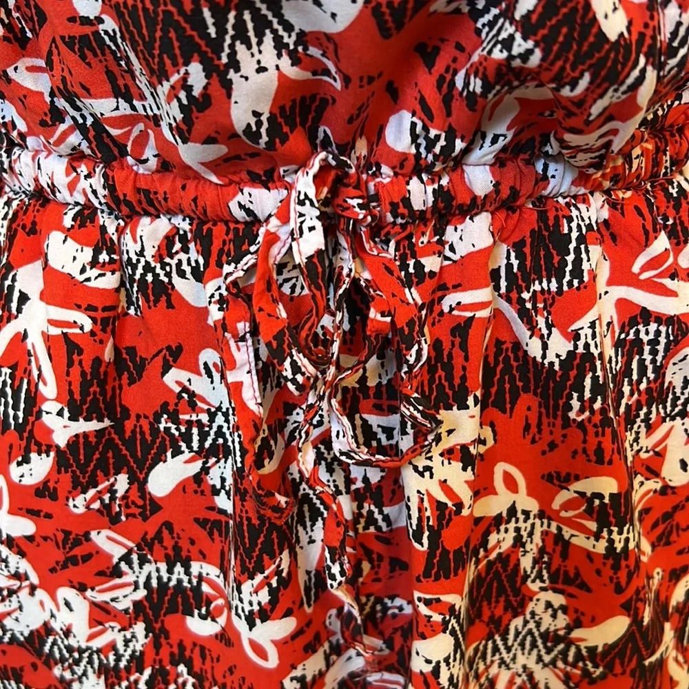 Banana Republic Shorts Romper Faux Wrap Red and Black Floral - Picture 5 of 9